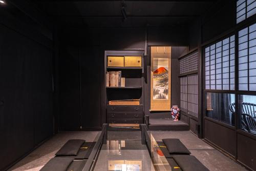 Namba 15min by train 90yo Traditional Osaka Stay