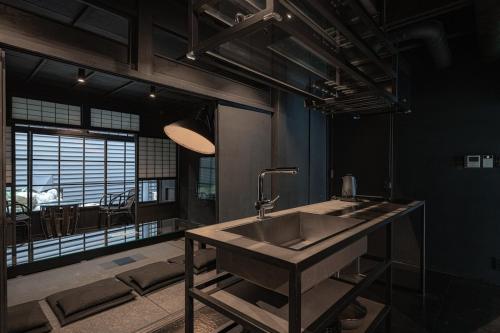Namba 15min by train 90yo Traditional Osaka Stay