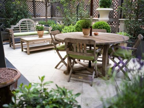 Batty Langley's — Patio