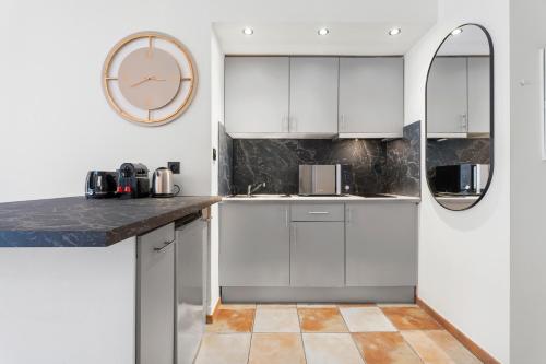 Nice Renting - 2 MASSENA - Luxury Loft - Balcony Massena Square View - AirCon