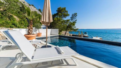Villa Palazzo Maestral beachfront by Villas Guide