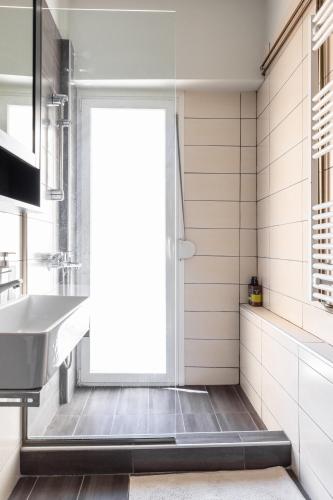 a bathroom with a sink and a window at Eca Apartments Atmabnb33 in Thessaloniki