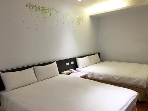 Ένα ή περισσότερα κρεβάτια σε δωμάτιο στο Wan Tai Hotel