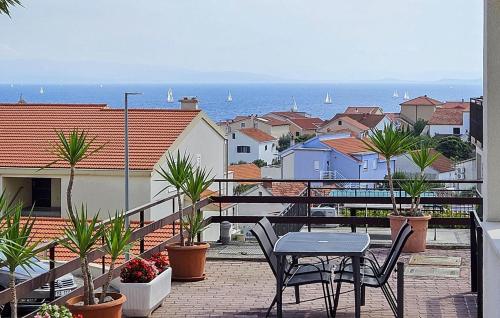 Pet Friendly Apartment In Okrug Gornji