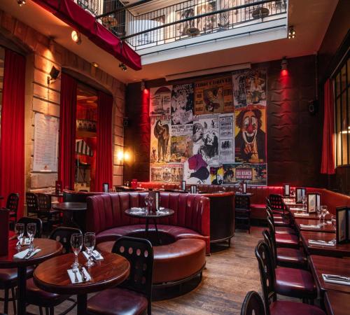 Un restaurant sau alt loc unde se poate mânca la Le Circus