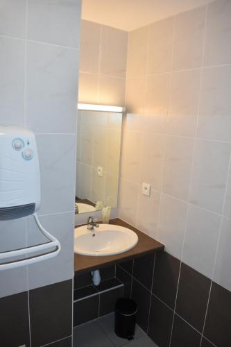 a bathroom with a sink and a mirror at Carpe Diem 2 in Goutrens