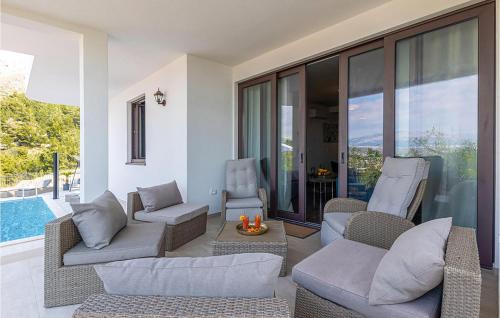 Amazing Home In Podstrana