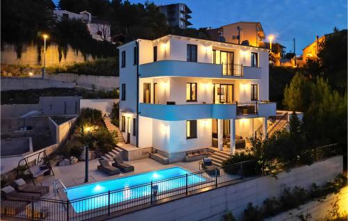 Amazing Home In Podstrana