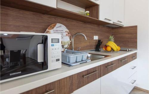 Cozy Apartment In Vodice With Wifi