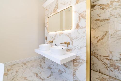 Dragon Suites Luxury Apartments at Rutland Square photo 53