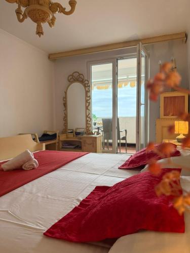 Dubrovnik Serenity- Beachfront Apartment with Panoramic Sea View and free Parking