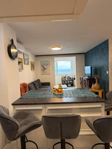 Dubrovnik Serenity- Beachfront Apartment with Panoramic Sea View and free Parking