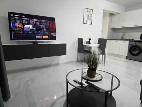 EvAndrea Pelapais - Stylish Apt in Kato Paphos