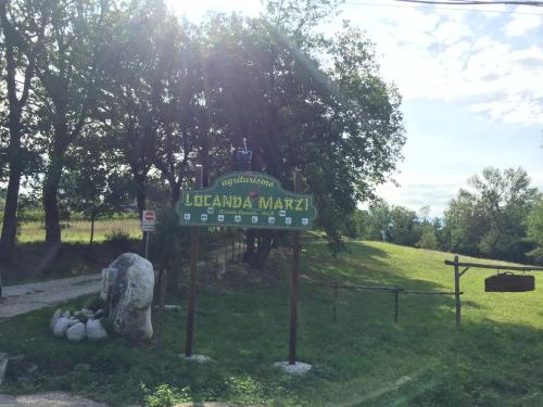 a sign for the lincoln market ecological park at Locanda Marzi in Faicchio