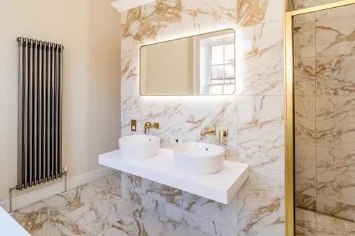 Dragon Suites Luxury Apartments at Rutland Square photo 24