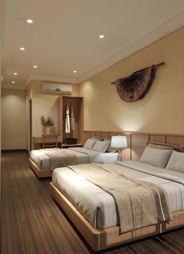 two beds in a hotel room with at Voi Meo Vac Hostel & Breakfast in Mèo Vạc