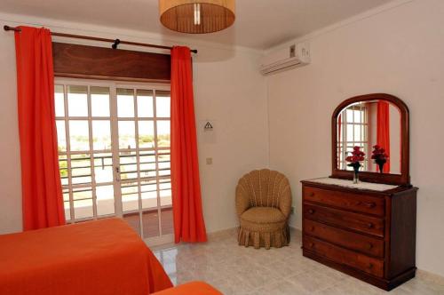 Villa V4 com Piscina Privada a 400 metros da Praia