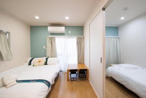 a small room with two beds and a window at Hiregasaki, Nagareyama 2号 CB0439 in Nagareyama