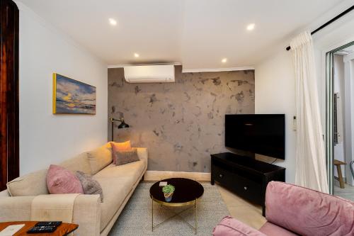 WHome Coastal Elegance in Central Cascais