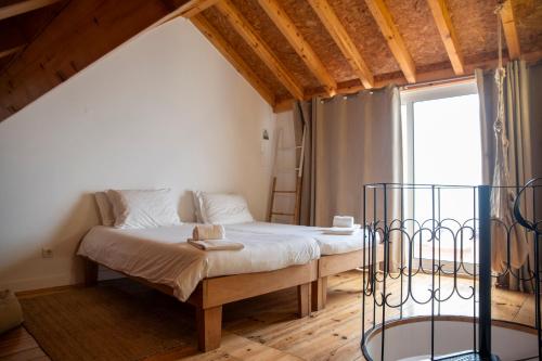 a bedroom with two beds and a window at Villa 2 Quartos by WOT Lodge Soul in Ericeira