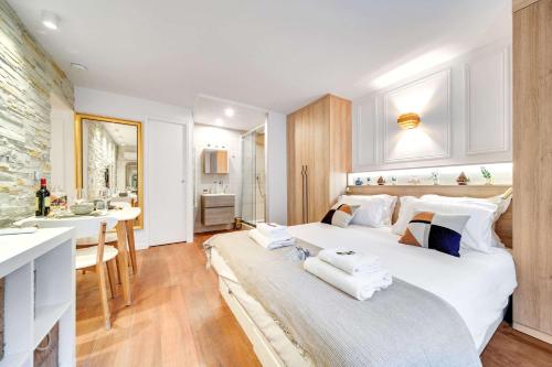 Historical apartment in the heart of Paris - 2