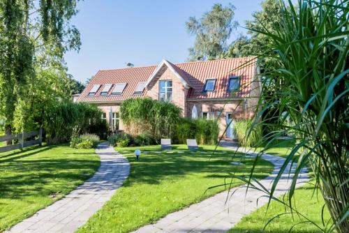 a house with a garden and a pathway at Bauernkate Seerose in Liepe