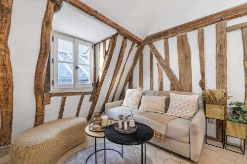 Historical apartment in the heart of Paris -6