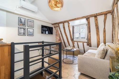 Historical apartment in the heart of Paris -6