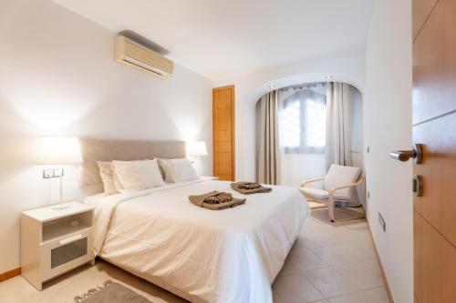 Acogedor dúplex 8B con amplia terraza y vistas al mar