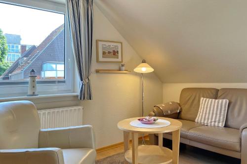 a living room with a couch and a table at MS Störtebecker, Sandwall in Wyk auf Föhr