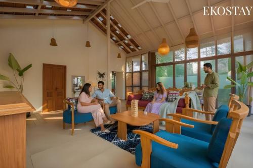 a group of people sitting in a living room at EKOSTAY - Assa Villa in Marna