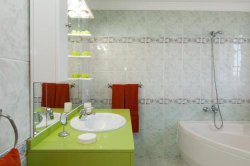 a bathroom with a sink and a tub and a toilet at Sol y Mar El Salobre in Maspalomas