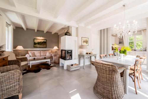 a living room with a table and chairs at Ferienhaus Malve in Liepe