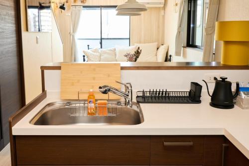 a kitchen counter with a sink in a kitchen at 宿 花甜 in Osaka