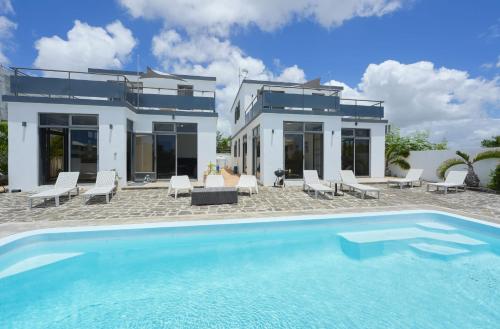 Two Duplex in Mont-Choisy, 8 bedrooms, private pool