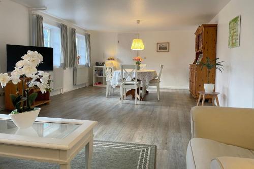 a living room with a table and a dining room at Haus Arfsten "Elena", Nieblum in Nieblum