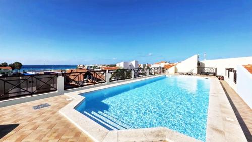 Pool House, StarlinkWiFi, Airconditioning! Direct access to private terrace and shared rooftop pool from the apt, by 'BeachHouseCaboVerde'