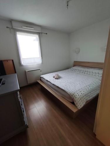 a small bedroom with a bed and a window at nice apartment strategic location in Muret