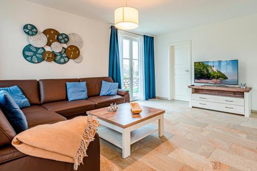 a living room with a couch and a coffee table at Kramerhof Rügenblick Nr 30 in Parow