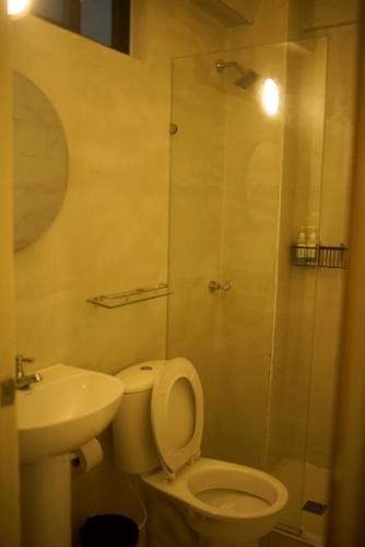 a bathroom with a toilet and a sink and a shower at Alma Del Mar in Cartagena de Indias