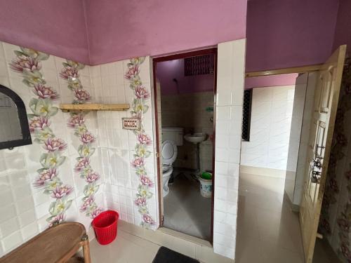 a bathroom with a toilet in a room at Jagannath Guest House in Navadwīp
