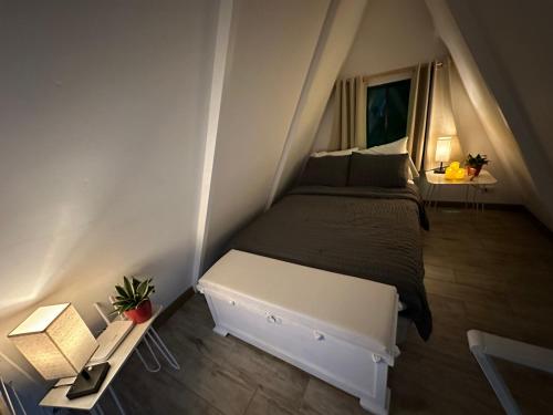 a small bedroom with a bed and a table at Casa Jardin BV in San Antonio