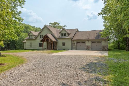 a house with a driveway and a garage at Mountain Paradise by Railey Vacations in Friendsville