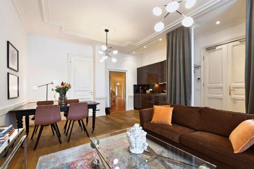 6 rooms Votivpark