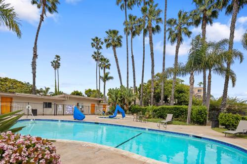a swimming pool with palm trees in the background at Hotel Palmeras Chula Vista in Chula Vista