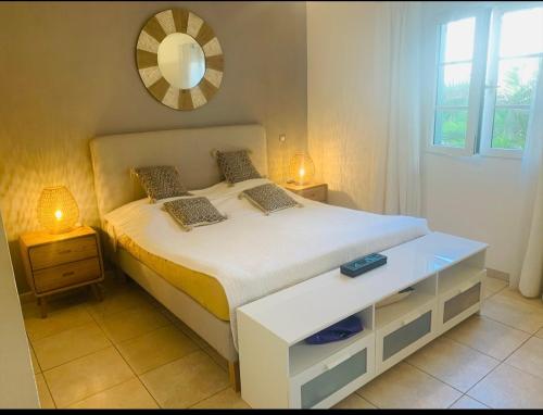 เตียงในห้องที่ Serenity