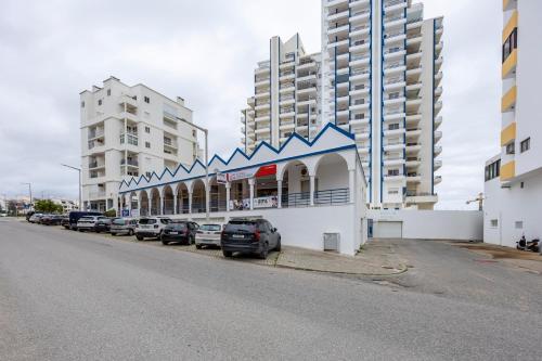 Pera Beach & Pool - Silhueta Citadina
