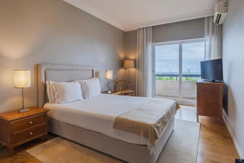 Royal 3BDR with Balcony & River View by LovelyStay