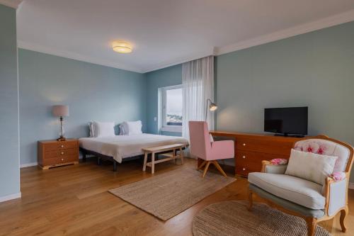 Royal 3BDR with Balcony & River View by LovelyStay