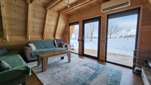 a living room with a couch and a table at Villa Qukapiku in Orllan